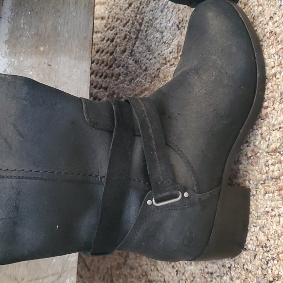 Ugg boots size 8 - Picture 3 of 9